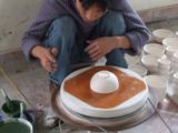 バッチャン村　陶器の絵付け